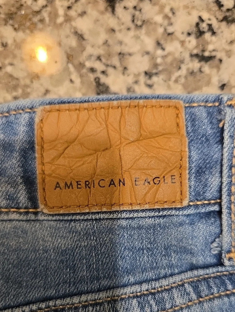 AMERICAN EAGLE HIGH-RISE BAGGY WIDE LEG JEANS. SIZE 12. MEDIUM WASH.